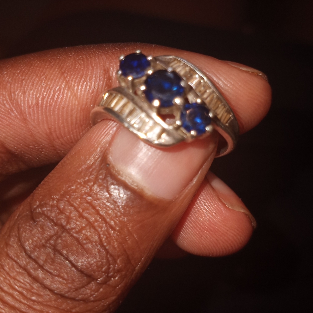 vintage blue sapphire diamond ring